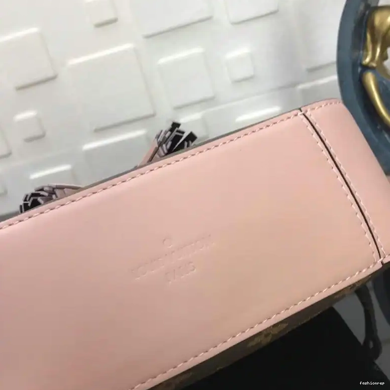 Fashionrepsfam ru LV Bags 19T1L0069 0511